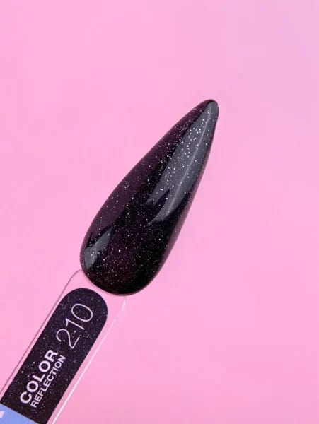 Gel polish reflection 210