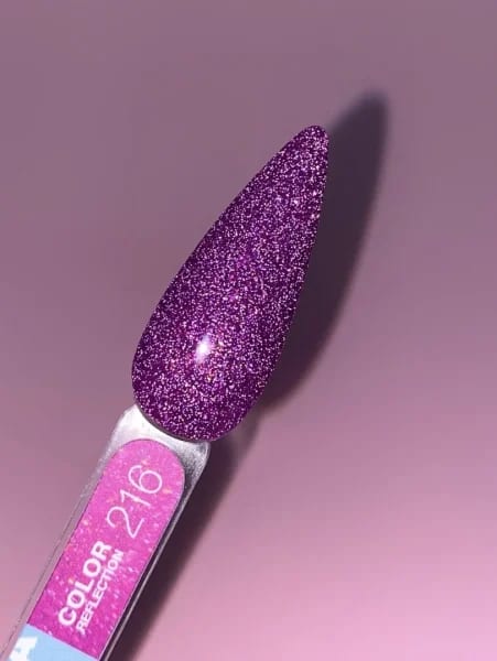 Gel polish reflection 216